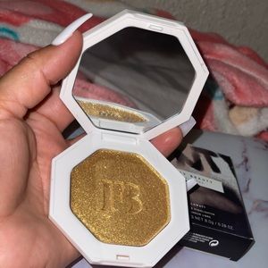 Fenty Beauty Freestyle highlighter